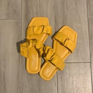 Flat Sandals (Yellow)